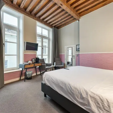 Hotel Karel De Stoute 2*